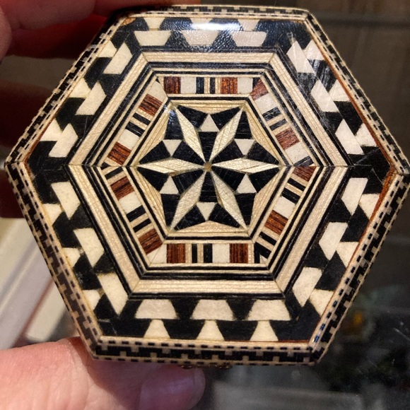 NWOT Wooden Box with Mother of Pearl Inlay - Picture 2 of 5